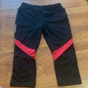 BCG Capri workout leggings size small